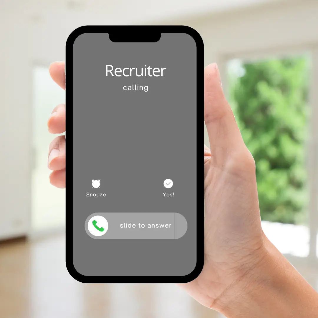 Se il Recruiter Chiama, Non Rispondere, è la foto di una mano con il cellulare che sta squillando e la chiamata e del recruiter